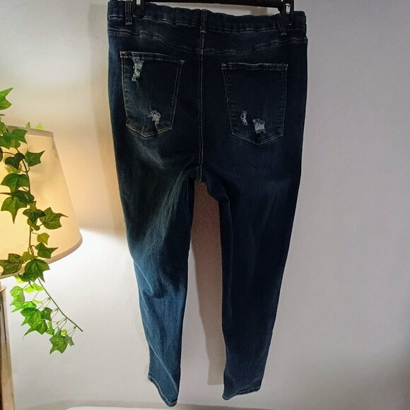 EUC: No Boundaries Sze 21 Dark Wash Distressed Skinny Jeans - Picture 2 of 4
